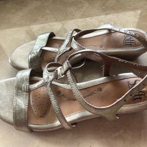 Söfft Gold Sandals Size 8